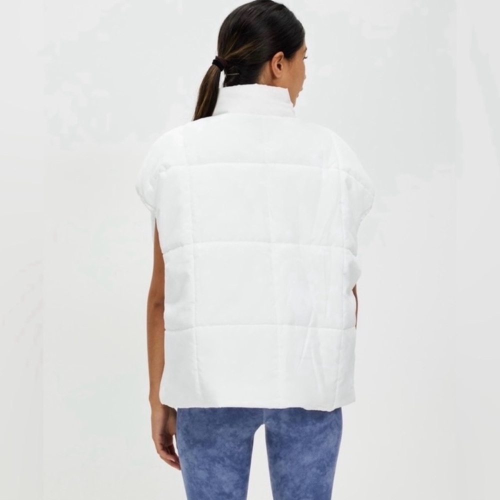 Nike White Quilted‎ Therma fit Vest with Black Logo size Large NWT - Picture 2 of 10